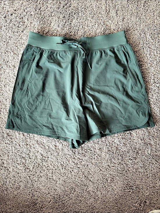 lululemon athletica Pants - lululemon License to Train High-Rise Short 4" Green Size 8